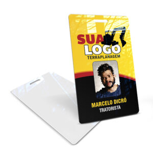 MATÉRIA PRIMA: Plástico Compacto 75g TAMANHO FINAL DO PRODUTO: 55x85mm aproximadamente. TIPO DE IMPRESSÃO: DIGITAL. INFORMAÇÕES IMPORTANTES: Esse produto aceita o envio de artes diferentes em cada página. SOBRE O CRACHÁ: Os Crachás são cada vez mais requisitados por grandes e pequenas empresas, mais que um produto personalizado, eles se tornaram itens de segurança para controlar acesso, tráfego e muito mais.